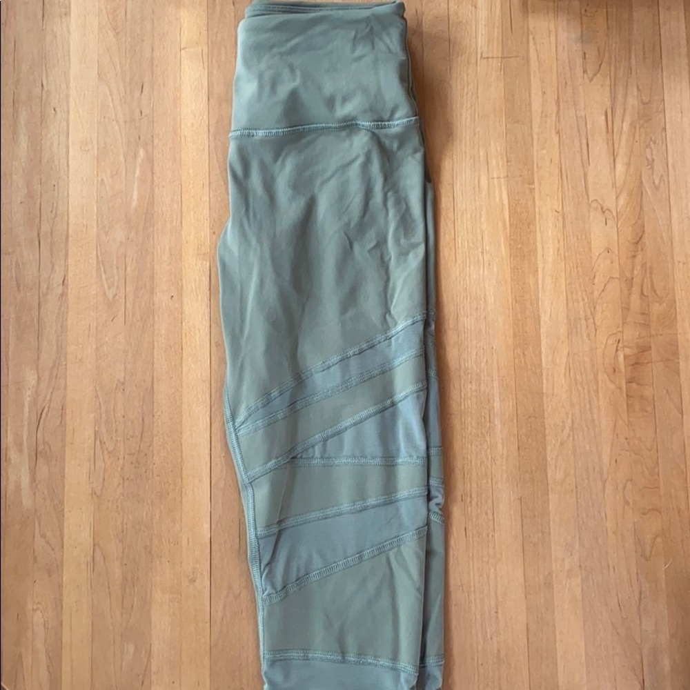 Victoria’s Secret Sport green leggings - Picture 2 of 3